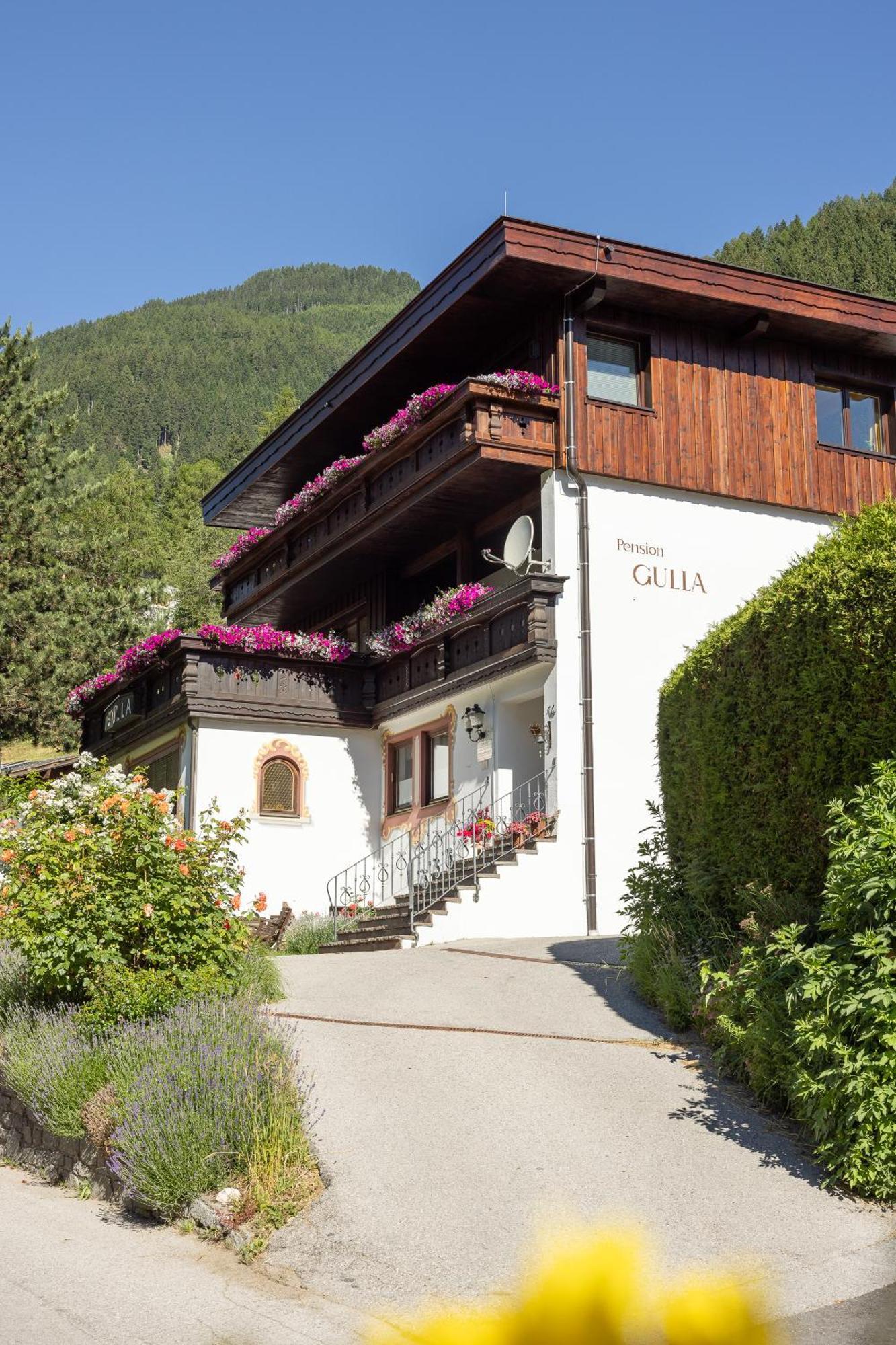 Pension Gulla - Ferienhaus Appartements B&B Neustift im Stubaital Zewnętrze zdjęcie
